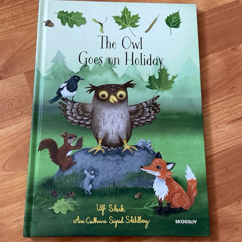 The Owl Goes on Holiday Book‎